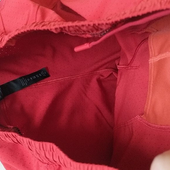 Lululemon 9 inch linerless Pace Breaker Shorts - Picture 4 of 4